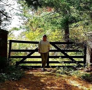 Meet your Posher, Leona